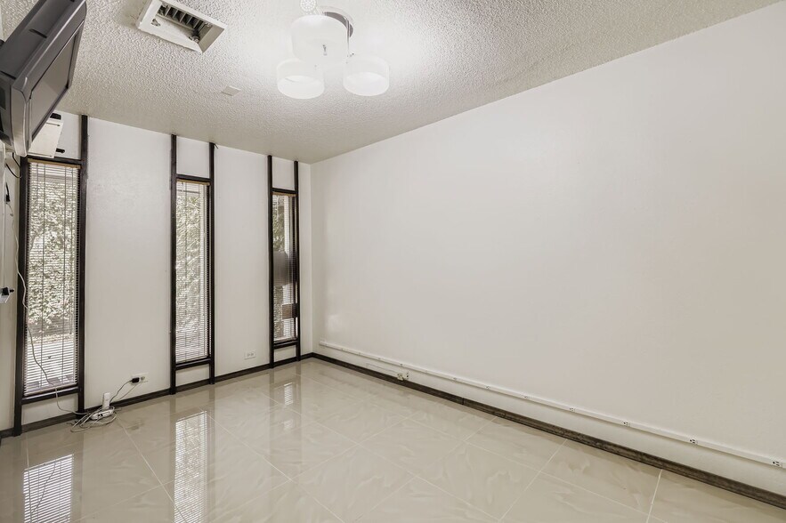 More Photos Of 4219 S Broadway, Englewood Medical For Sale