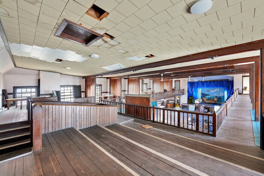 More Photos Of 636 Purchase st, New Bedford Specialty For Sale