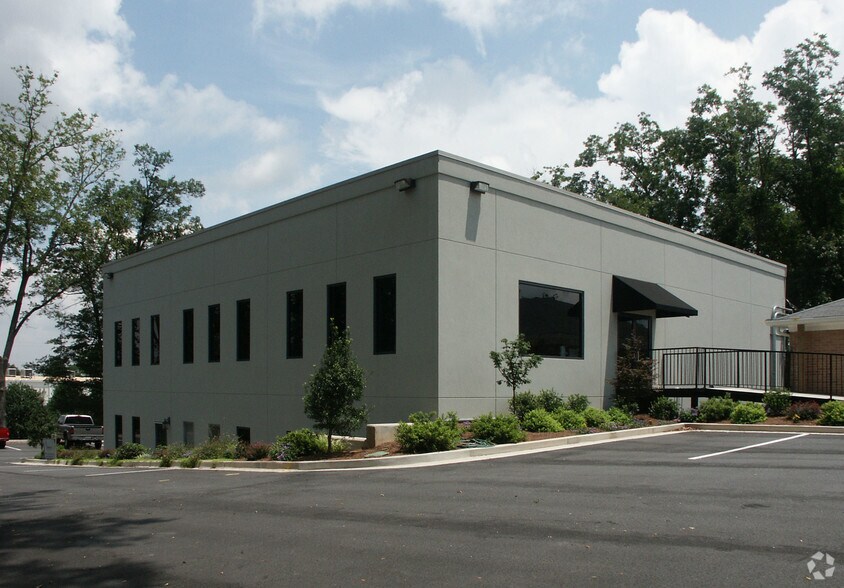 More Photos Of 3669 N Peachtree Rd, Atlanta Office For Lease