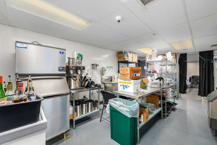 More Photos Of 2036-2046 Broadway, Denver Restaurant For Sale