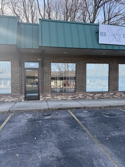 Primary Photo Of 1850-1880 Ashwood Cir, Ft Wright Freestanding For Lease