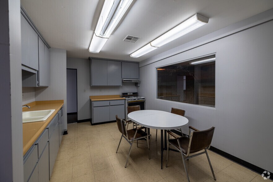 More Photos Of 314 N Wilmington Blvd & 915 W C St, Wilmington Industrial For Sale