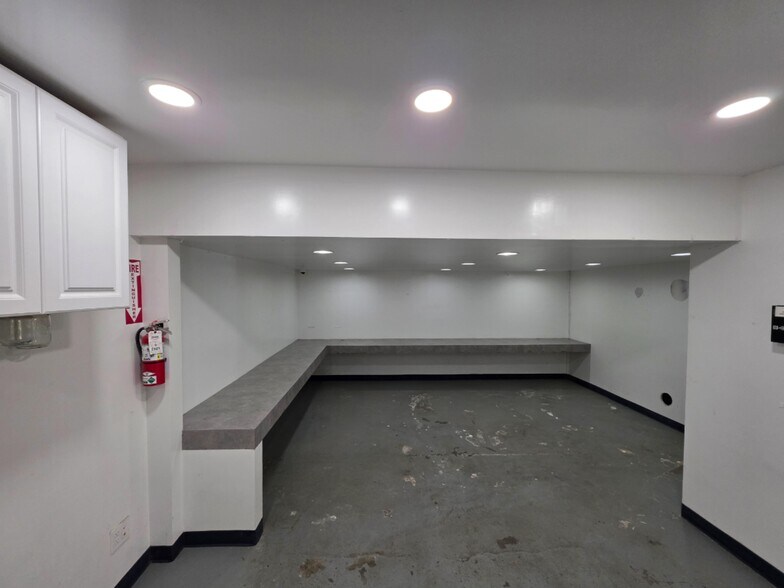 More Photos Of 1407 S 129th St, Burien Flex For Lease