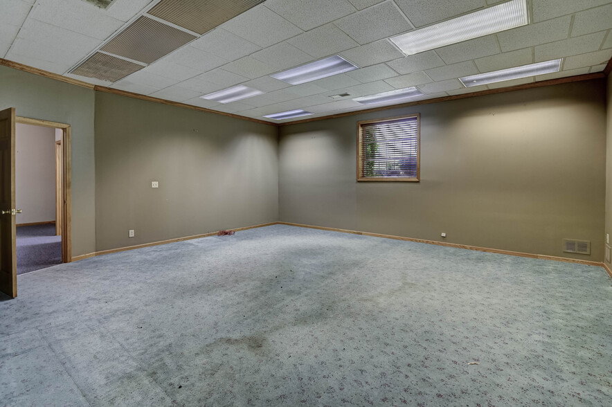 More Photos Of 4003 Pennsylvania Ave, Kansas City Office For Sale