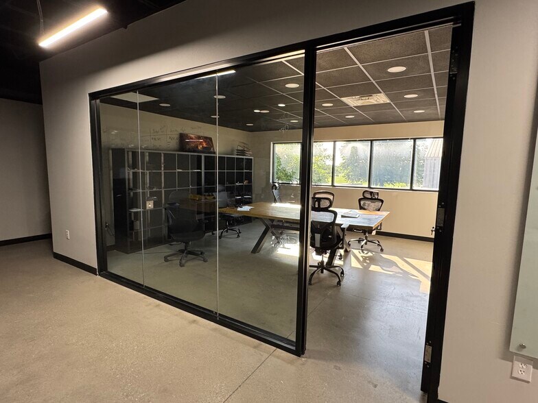 More Photos Of 109 Fieldview Dr, Versailles Office For Lease