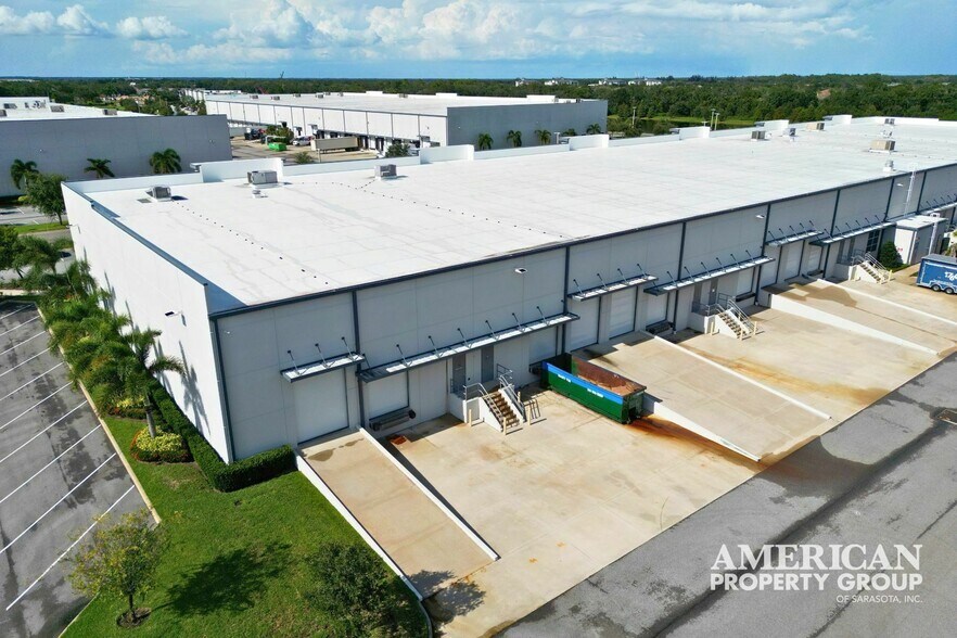 More Photos Of 3165 Lakewood Ranch Blvd, Bradenton Warehouse For Lease