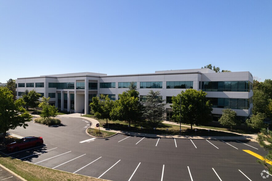 More Photos Of 5 Walnut Grove Dr, Horsham Township Office For Lease