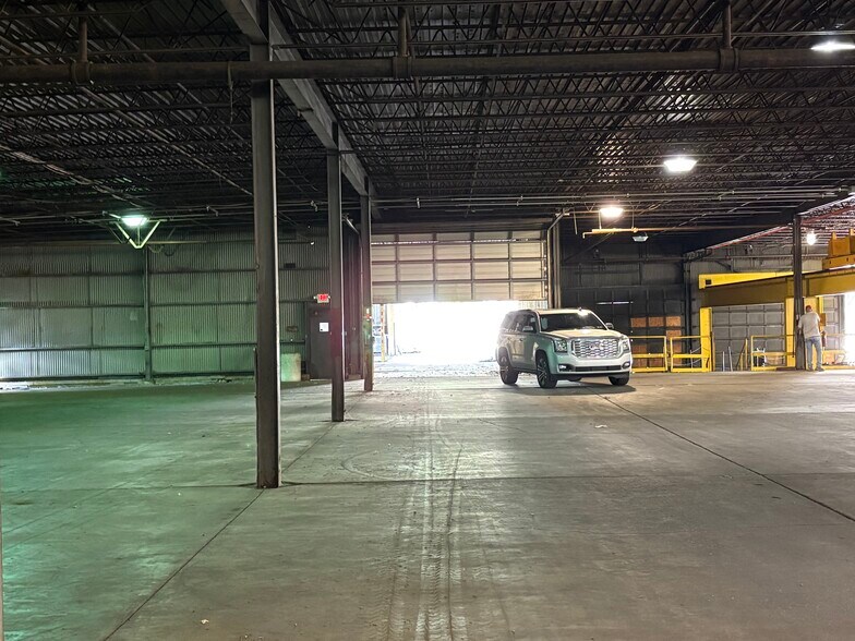 More Photos Of 1 Chicago Ave, Elizabeth Warehouse For Sale