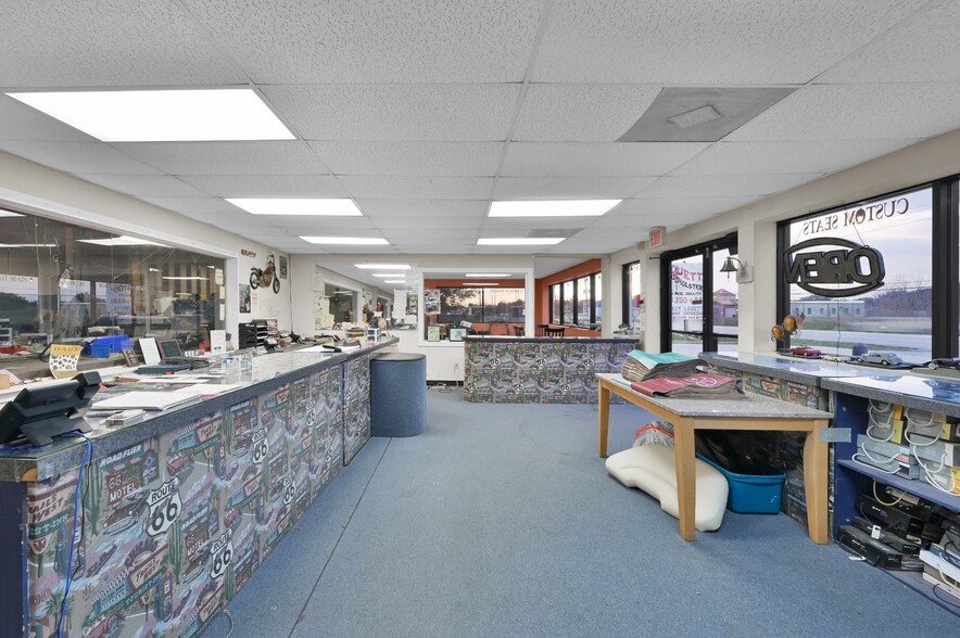 More Photos Of 2819 Louetta Rd, Spring Showroom For Lease