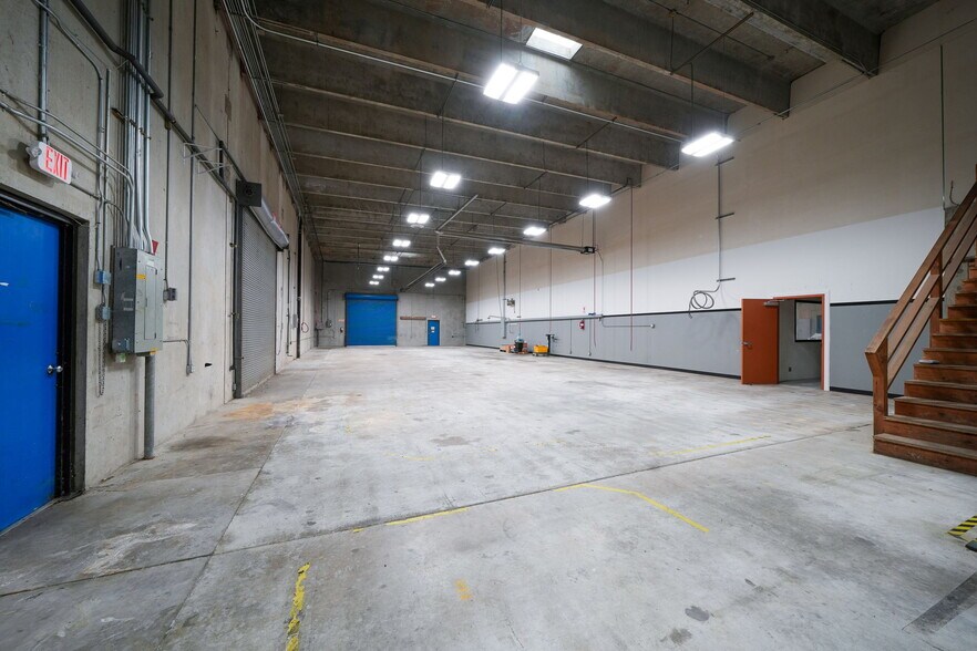 More Photos Of 1555-1557 SE Crystal Lake Dr, Corvallis Warehouse For Lease