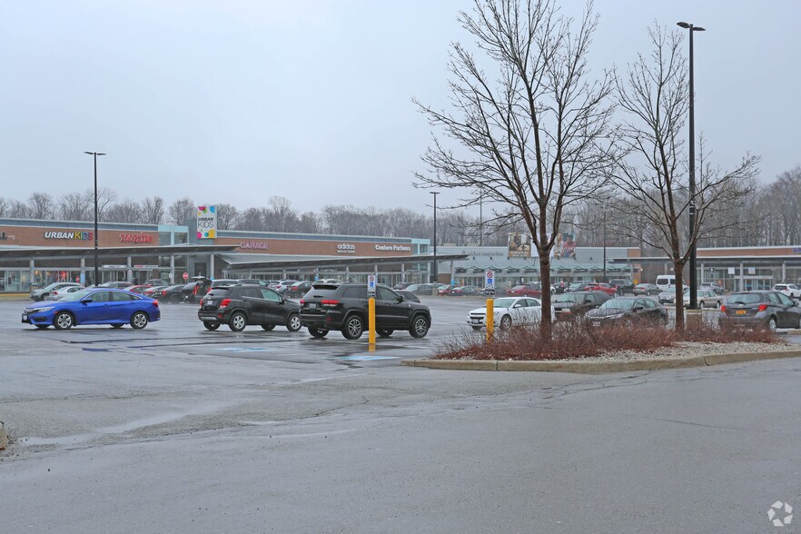 More Photos Of 7500 Lundy's Ln, Niagara Falls Storefront For Lease