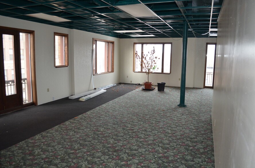 More Photos Of 721 E State St, Rockford, Rockford Apartments For Sale