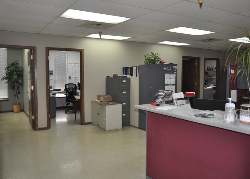 More Photos Of 1418 5th St S, Hopkins Manufacturing For Sale