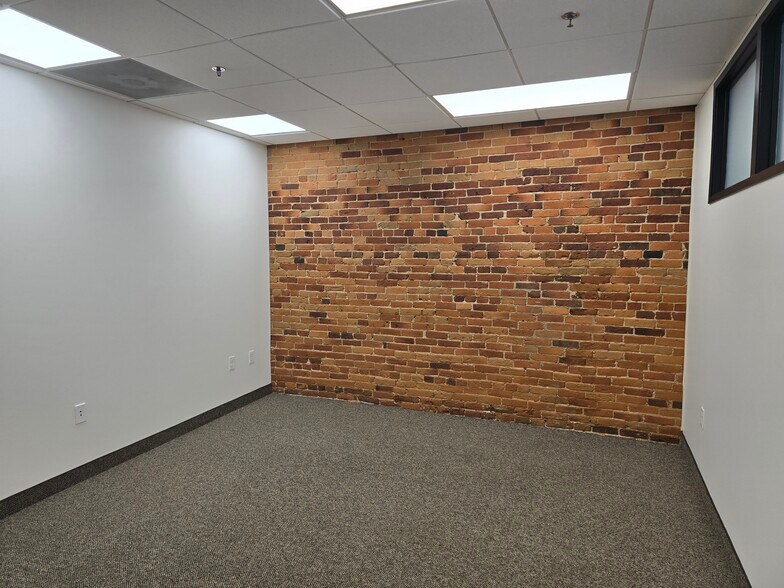 More Photos Of 7 N Pleasant St, Amherst Office For Lease