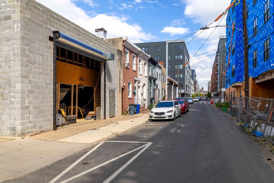 More Photos Of 2009-2011 E York St, Philadelphia Industrial For Sale