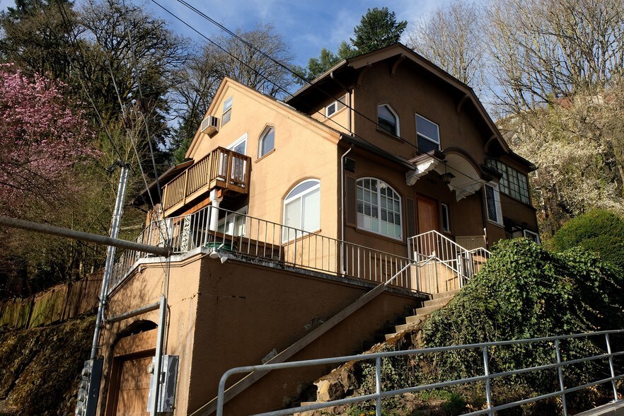 More Photos Of 2047 SW 10th Ave, Portland Apartments For Sale