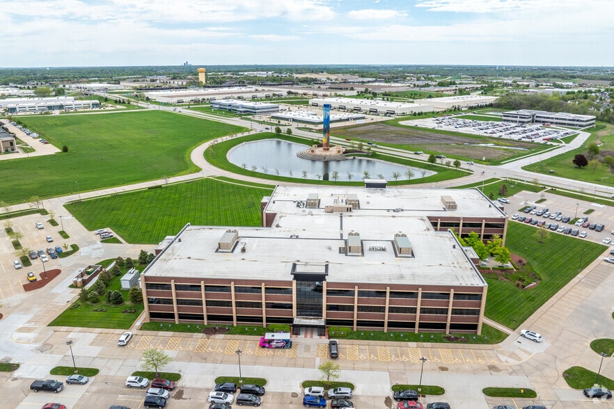 More Photos Of 12421 Meredith Dr, Urbandale Office For Lease