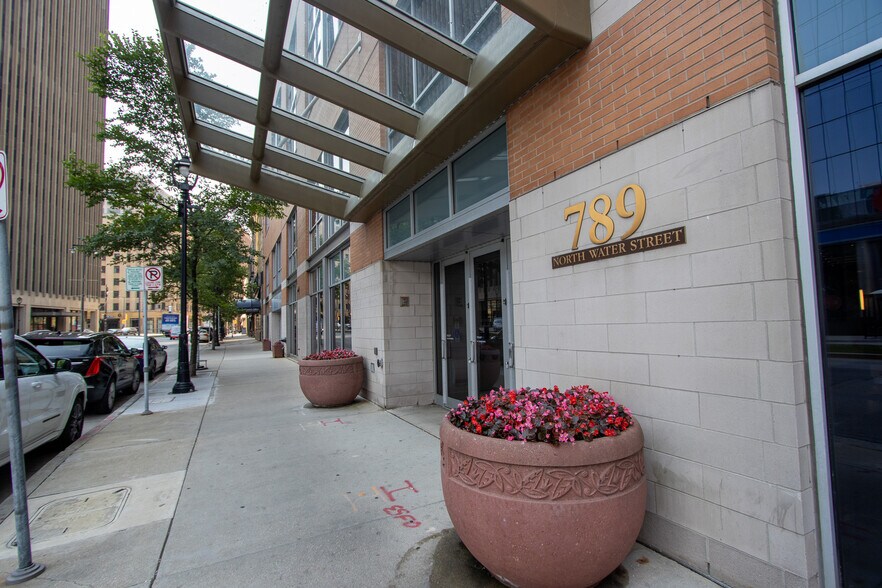 More Photos Of 789 N Water St, Milwaukee Office For Sale