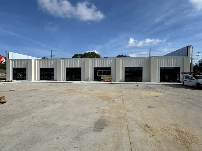 Primary Photo Of 8150 Perkins rd, Baton Rouge Freestanding For Lease