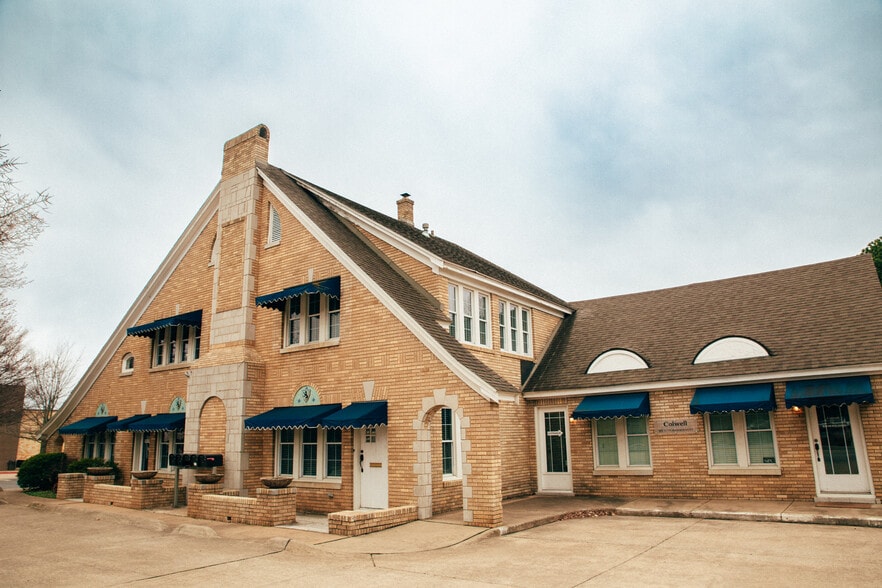 More Photos Of 355 N College Ave, Fayetteville Office Residential For Lease