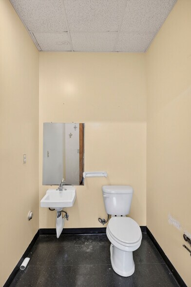 More Photos Of 3910 Princess Place Dr, Wilmington Daycare Center For Lease