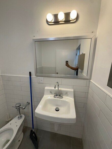More Photos Of 6108 W Cermak Rd, Cicero Storefront For Lease