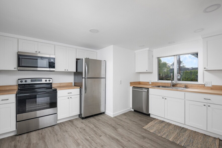 More Photos Of Ocean Rogue Inn, Rockaway Beach Hospitality For Sale