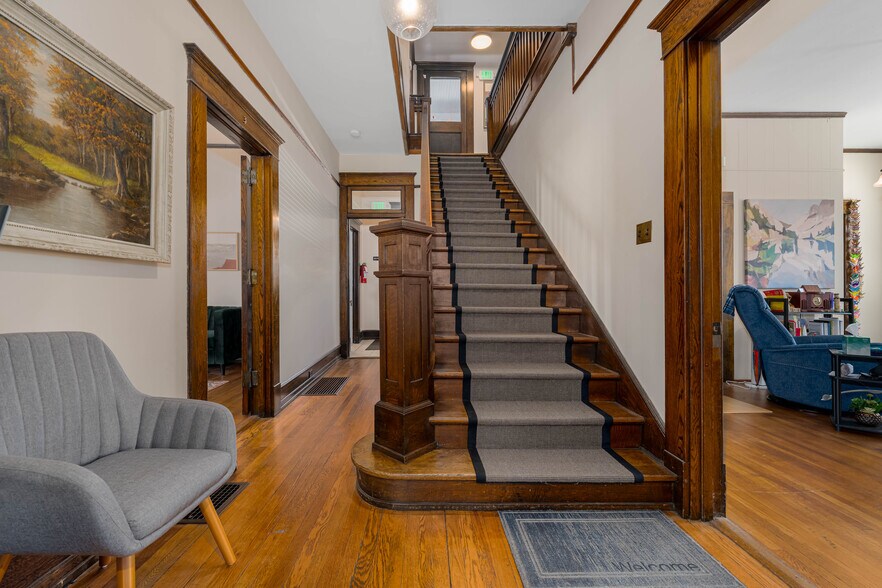 More Photos Of 114 E Unaka Ave, Johnson City Office Residential For Sale