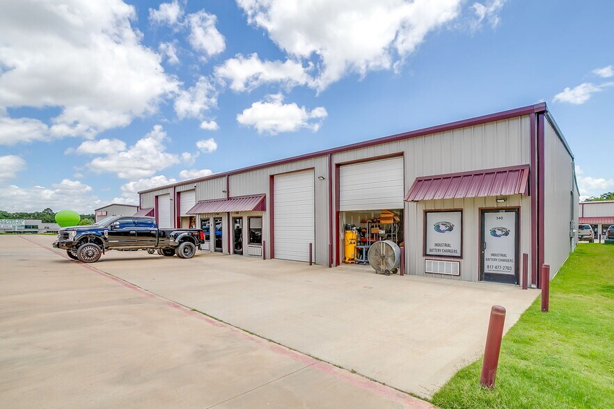 More Photos Of 6050 E Highway 67, Alvarado Storefront Retail Office For Lease