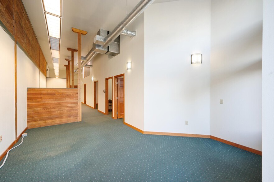 More Photos Of 215 Prospect St, Bellingham Office For Sale