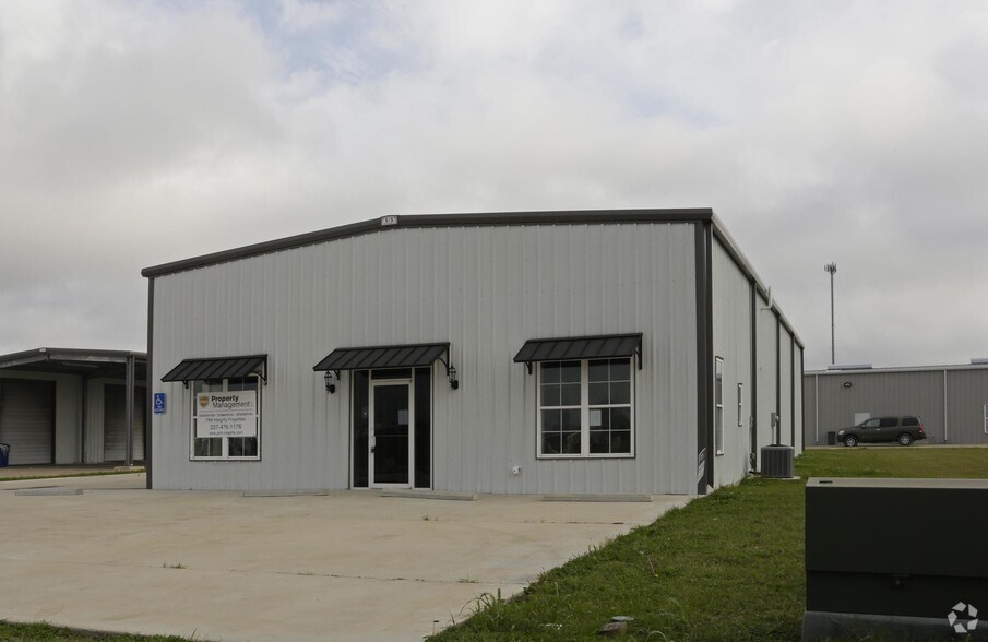 More Photos Of 1908 Commercial Park Dr, Breaux Bridge Warehouse For Lease
