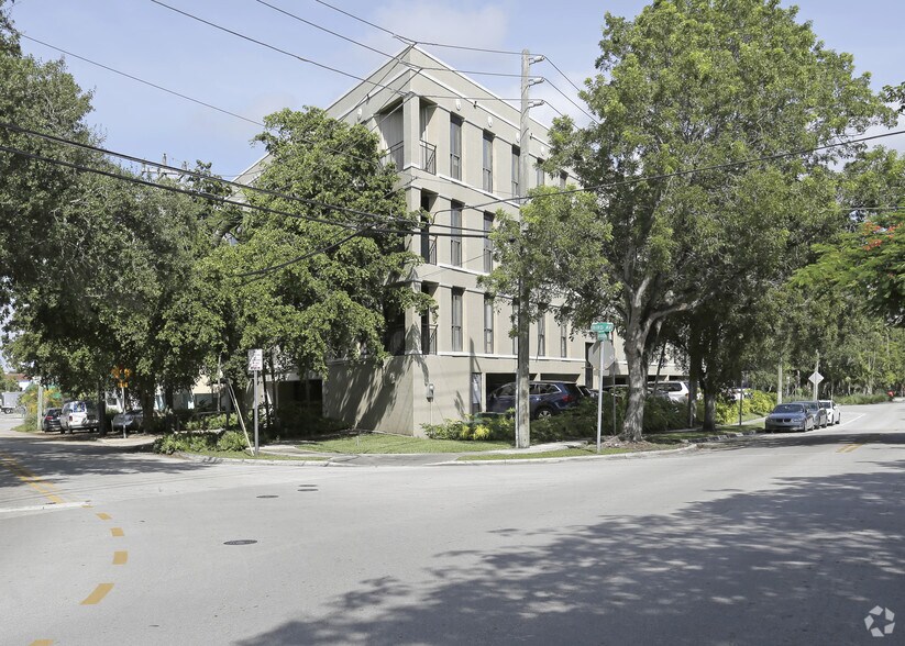 More Photos Of 3006 Aviation Ave, Coconut Grove Office For Lease