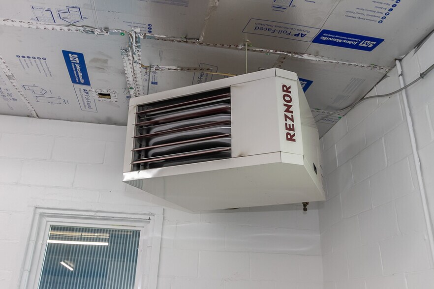 More Photos Of 925 Virginia St, Shelbyville Warehouse For Lease