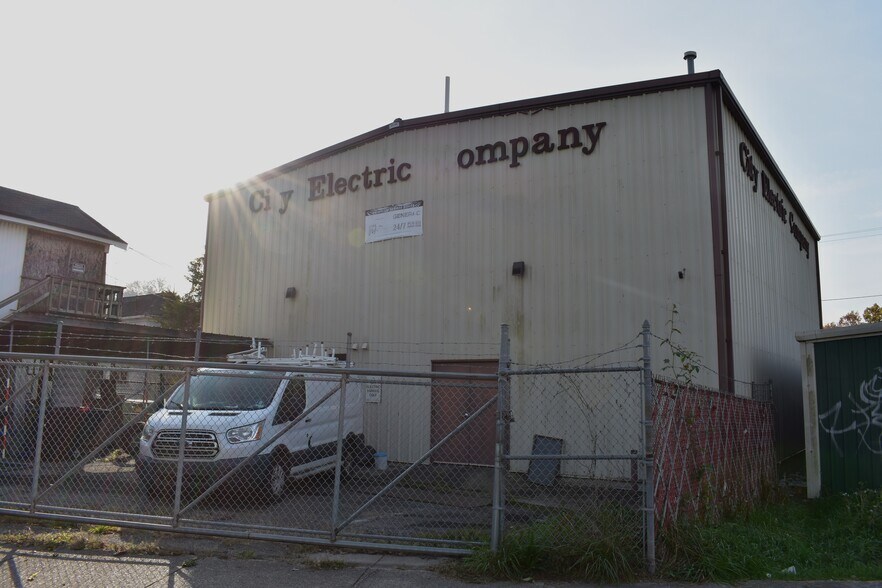 More Photos Of 1219 Pennsylvania Ave, Charleston Industrial For Sale