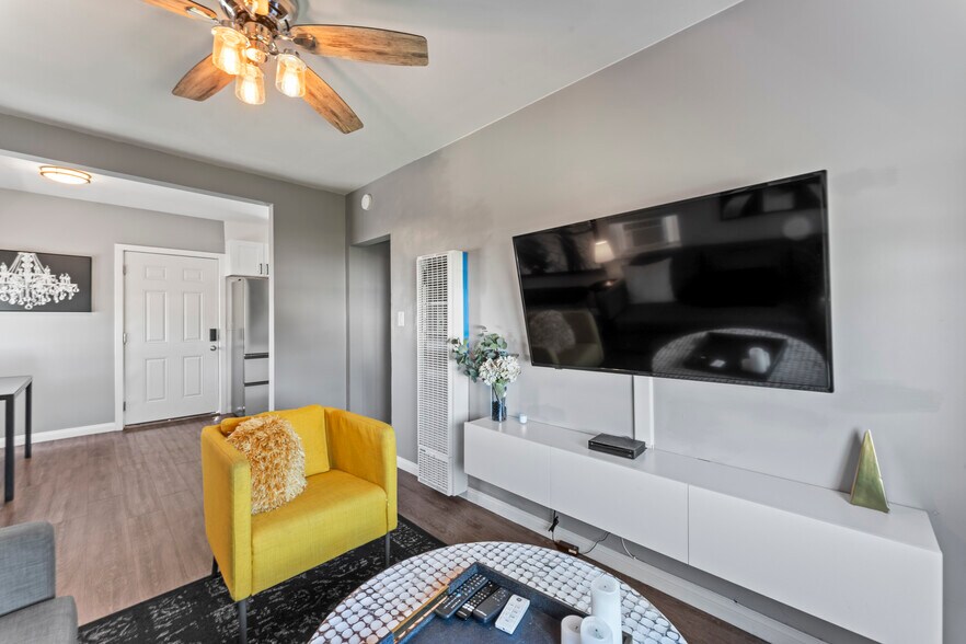 More Photos Of 281 W Main St, Ventura Storefront Retail Residential For Sale