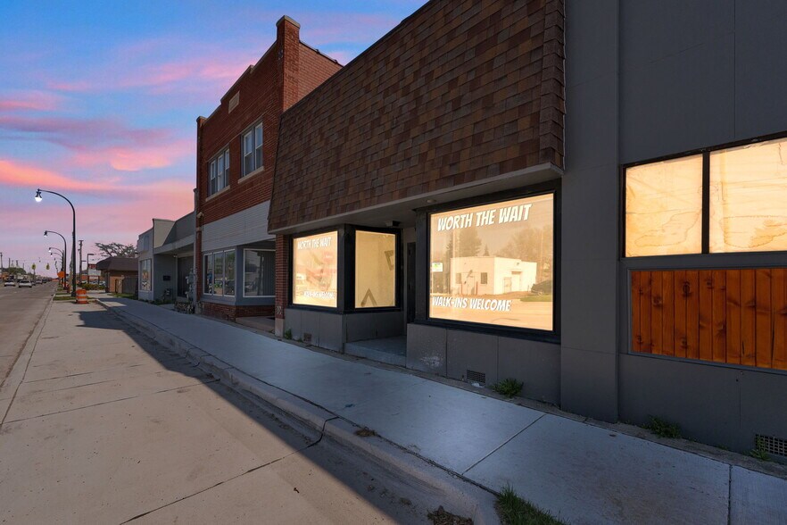 More Photos Of 16906 E Nine Mile Rd, Eastpointe Storefront For Sale