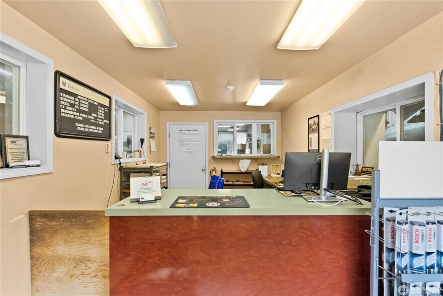 More Photos Of 9707 Key Peninsula Hwy NW, Gig Harbor General Retail For Sale