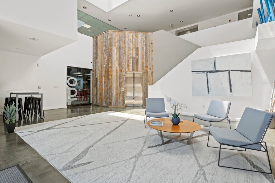 More Photos Of 7 Upper Newport Plaza Dr, Newport Beach Office For Sale