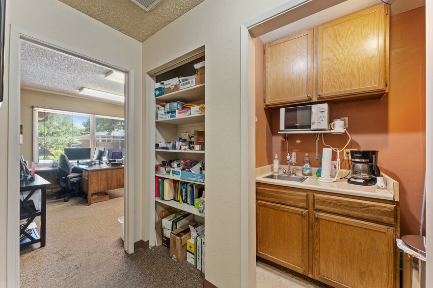 More Photos Of 235 W Pueblo St, Reno Research And Development For Lease