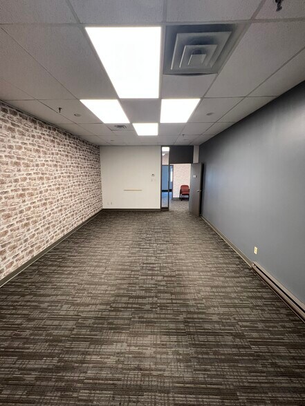 More Photos Of 643-675 Boul Curé-Labelle, Laval Storefront Retail Office For Lease