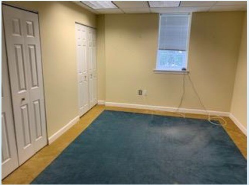 More Photos Of 410 Pine St SE, Vienna Office For Sale
