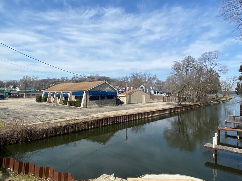 More Photos Of 88 E Grand Ave, Fox Lake Restaurant For Sale