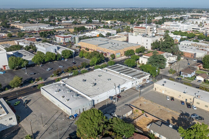 More Photos Of 345 W 18th St, Merced Storefront For Sale