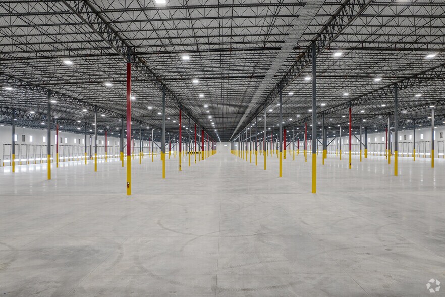 More Photos Of 542 SE Loop 410, San Antonio Warehouse For Lease