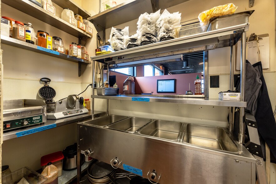 More Photos Of 13484 Washington Blvd, Marina Del Rey General Retail For Sale