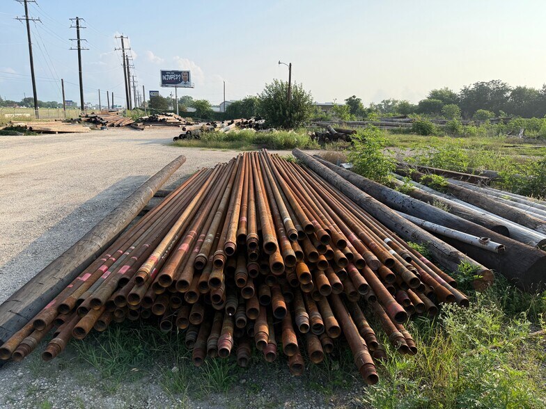 More Photos Of 2954 SE Loop 410, San Antonio Contractor Storage Yard For Sale