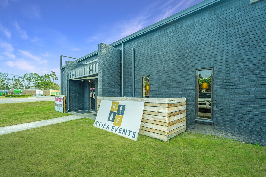 More Photos Of 622 Old Trolley Rd, Summerville Storefront For Sale