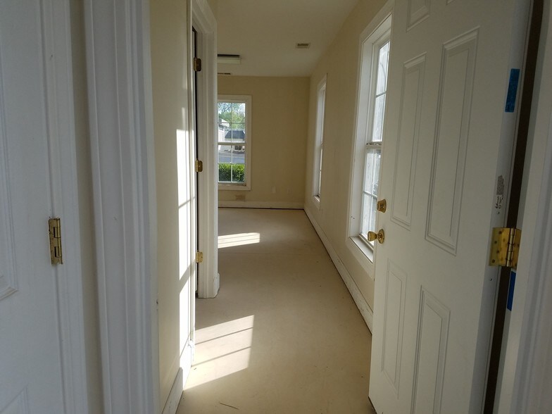 More Photos Of 7301 Fegenbush Ln, Louisville Office For Lease