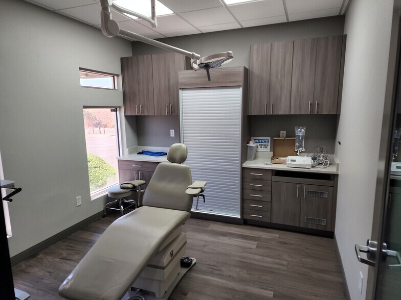 More Photos Of 1600 W Sunset Rd, Henderson Medical For Lease