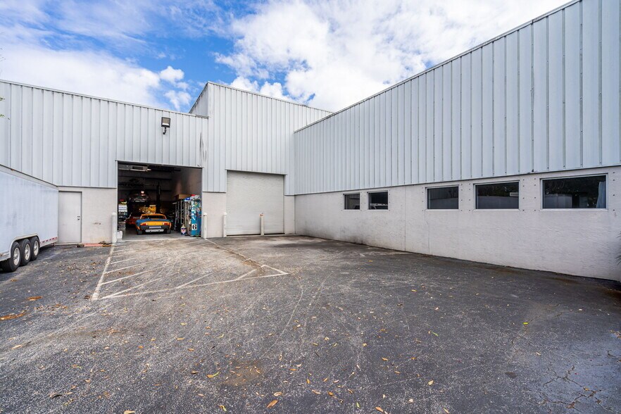 More Photos Of 3709 Interstate Park Rd S, Riviera Beach Light Manufacturing For Sale